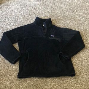 Black Patagonia pull over sweater size: Large